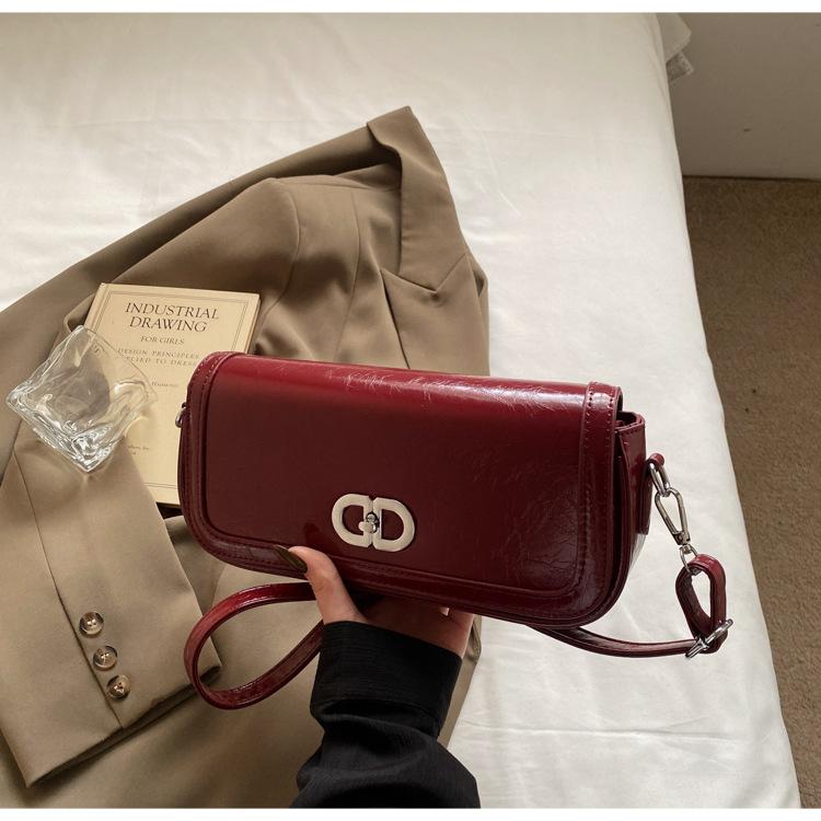 

2025 new niche design high-end fashion solid color simple small square bag versatile foreign style shoulder portable women s bag красный