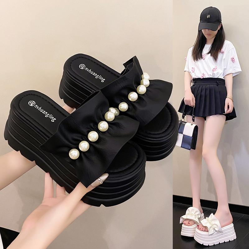 Fairy wind pearl thick-soled cool slippers women summer wear ins tide 2025 new fashion flat beach shoes