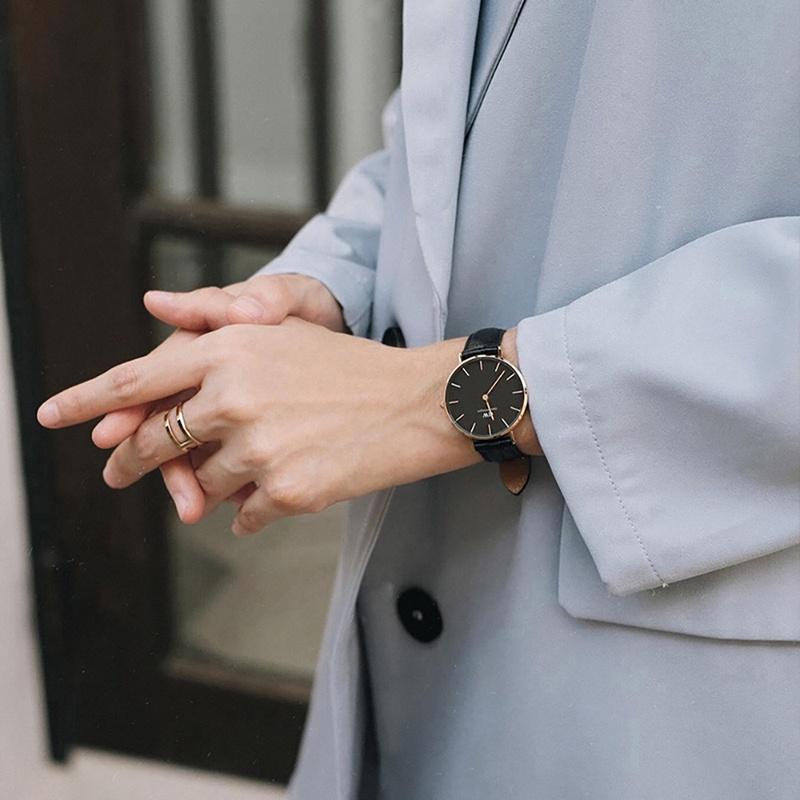DANIEL WELLINGTON PETITE Series Watch, Quartz Movement, Leather Strap, Silver Dial, Same Style for Men and Women, Simple and Versatile DW00100224