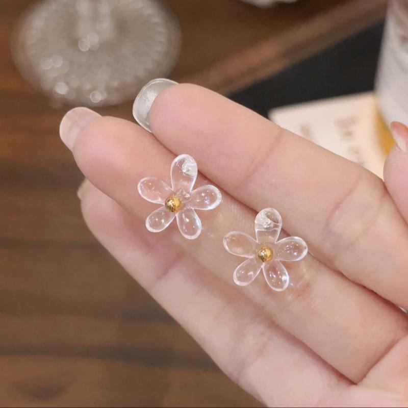 Sophisticated Resin Flower Stud Earrings - Elegant, Simple, and Versatile Design