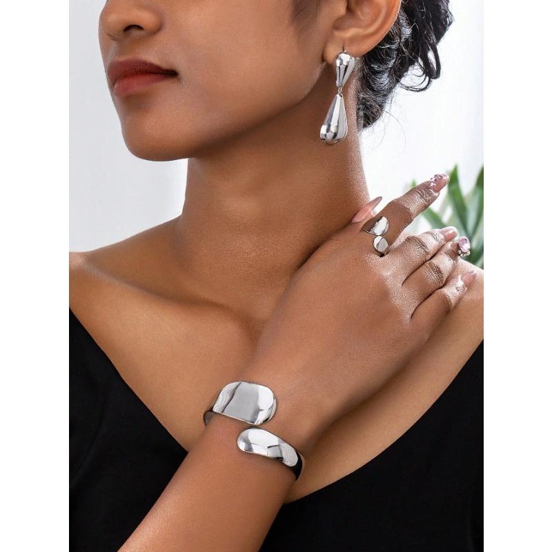 

Геометрический браслет с открытым манжетом, 1 шт. открытое кольцо и 1 пара серег-подвесок в форме капли, ретро-преувеличенный набор украшений для женщин one-size серебряный