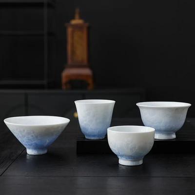 Geglazuurde Kristalijne Keramische Theekop Set, Bloemenrand Kung Fu Thee Geschenkdoos, Vaatwasserbestendige Meesterkop voor Thuis Thee Ceremonie & Brouwen