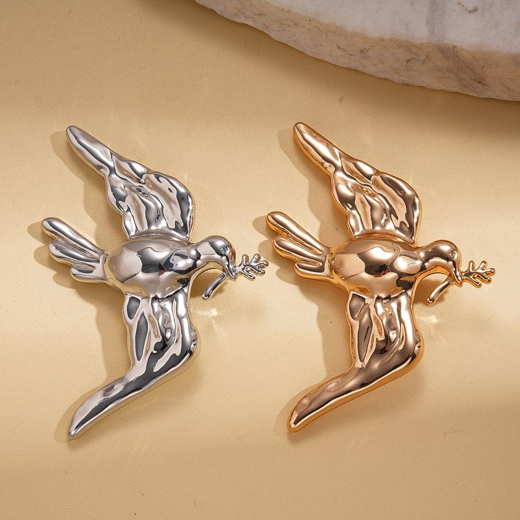 European and American metal scenery surface bird brooch retro design sense pin personalized niche accessories