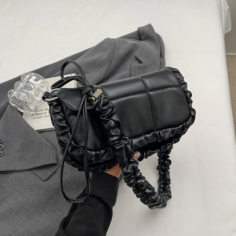 Niche pleated underarm small bag women s 2025 summer new fashionable retro small square bag requires textured messenger bag