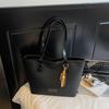 Retro Commuter Large-capacity Underarm Bag Women's New Fashionable and Popular Shoulder Bag Simple Personalized Portable Tote Bag