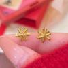Elegant Gold Snowflake Stud Earrings – Light Luxury, Exquisite Design, High-End Feel, Perfect for Versatile Autumn/Winter Fashion.