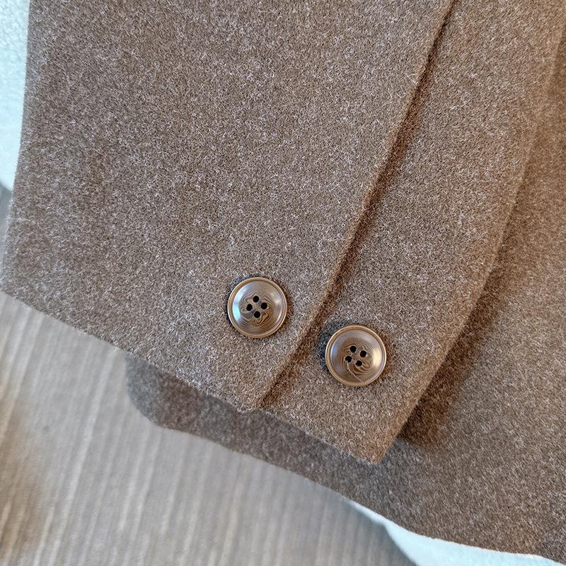 A New V-neck Woolen Coat with A Stylish and Elegant Design for Plus-size Women's Autumn and Winter