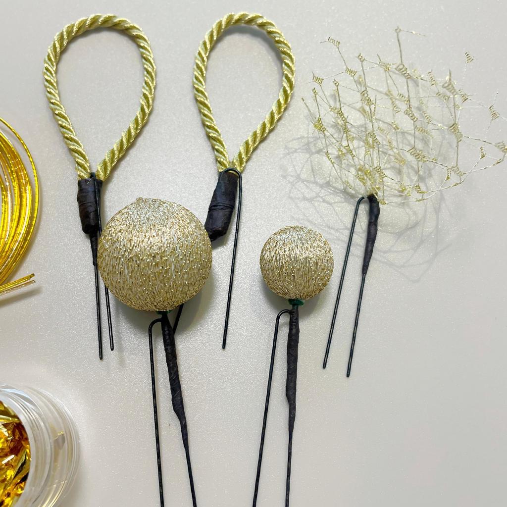 Japanese-style hair ornament, gold, for Coming-of-Age Ceremony, ball kanzashi, mizuhiki, gold leaf, gold tulle, braided cord, graduation ceremony,
