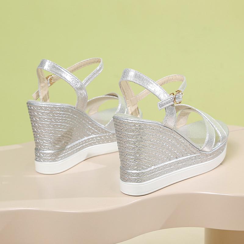Fashion Fashion Transparent Small Wedge Sandals 2024 Summer Women's Fashion Sandals Women's Flat Sandals