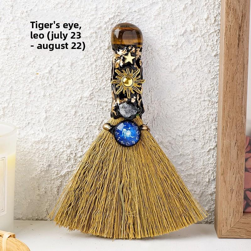 Zwölf Tierkreiszeichen Kristall Rohstein Mit Handgefertigtem Besen Dekor Für Hochzeit Und Feier