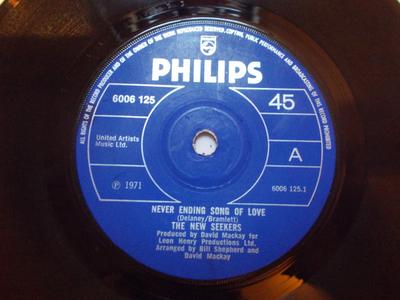 7-Zoll Schallplatte NEW SEEKERS - Never Ending Song Of Love 6006125 Philips 1971 UK Pop Gebraucht