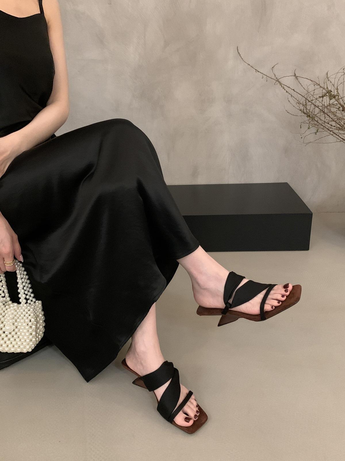 

Красные шлепанцы на танкетке в французском стиле, обувь феи, носить 2025, новый летний темперамент с юбкой, сандалии 35 чёрный