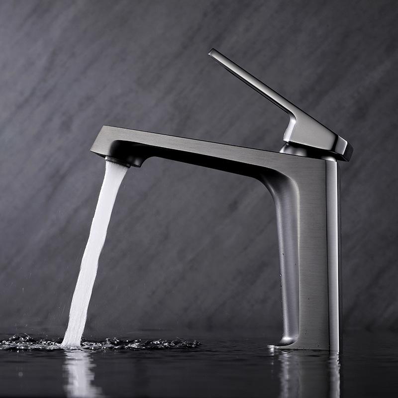 Bathroom Basin Faucet Black Chrome Brass Single Handle Hot And Cold Water Mixer Sink Tap Deck Mounted Luxury Lavatory Tap