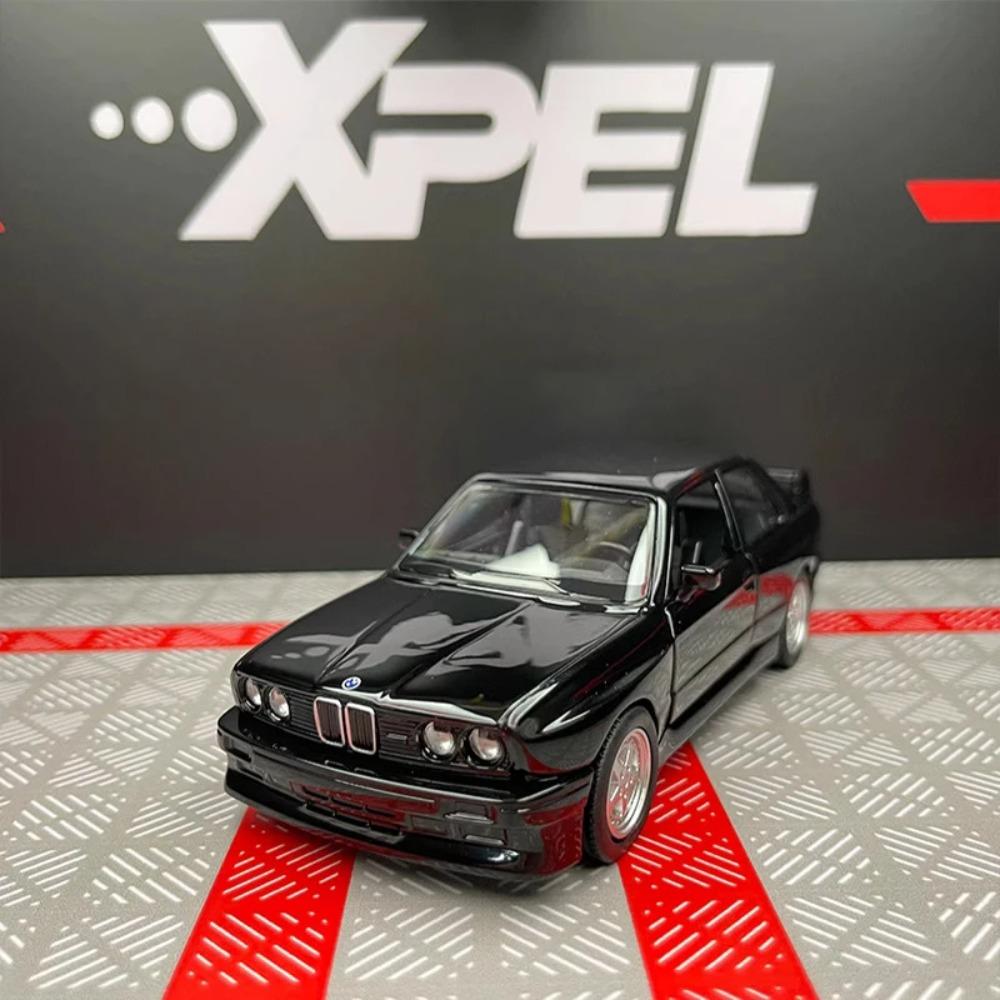 1/36 BMW M3 1987 Slitinové Hračky Model Auta Kovové Odlitky Hračky Vozidla Autentický Vynikající Interiér Natahovací 2 Otevírací Dveře Dětský Dárek