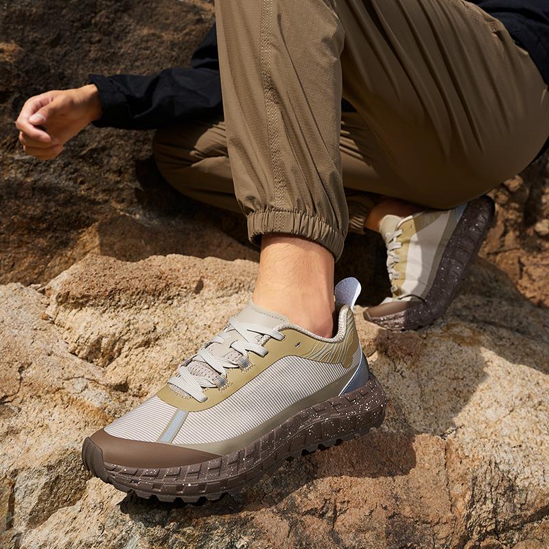 2025 High Quality Outdoor Climbing Shoes Mens Lightweight Breathable Skidproof Shock Absorption All Terrain Off Road Sneakers