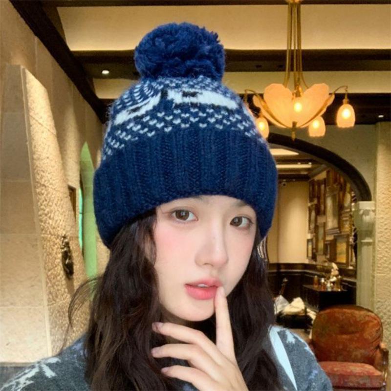Fair Island Red Hat Women's Autumn and Winter Cute Wool Hat Showing a Small Face Warm Knitted Hat Ear Protector Cold Hat