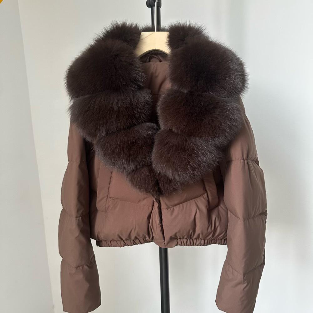 

Женский зимний пуховик с воротником из натурального лисьего меха - от маленького до очень большого размера Medium