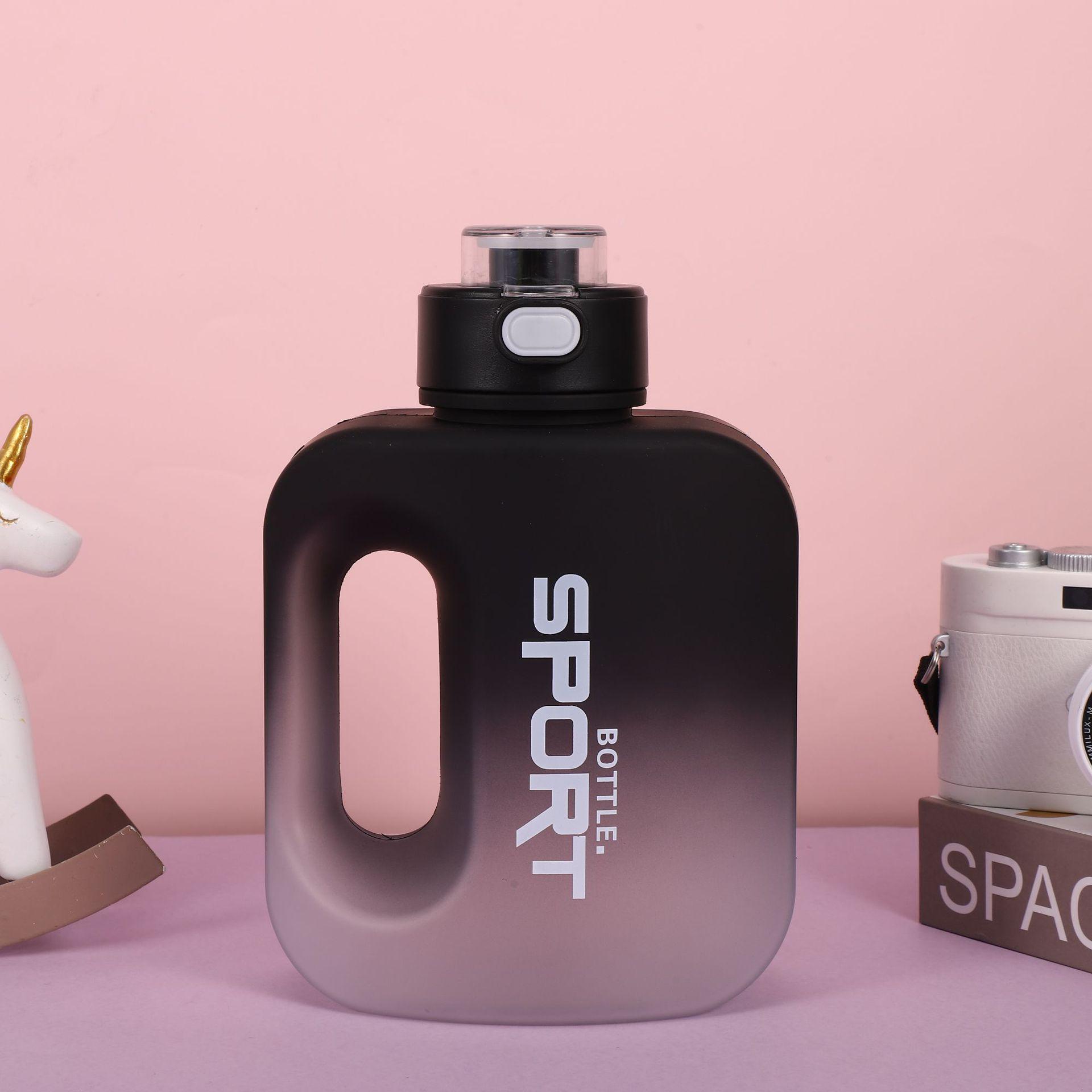 

Спортивная бутылка для воды Gradient Summer 2023: Большая емкость, портативный, популярный дизайн 2.2L-1.5L