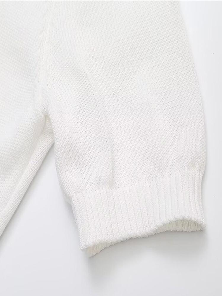 Pletené jednořadé letní falešné kapsy s výstřihem do O-kroju, krátké rukávy, áčkové bílé kancelářské minišaty