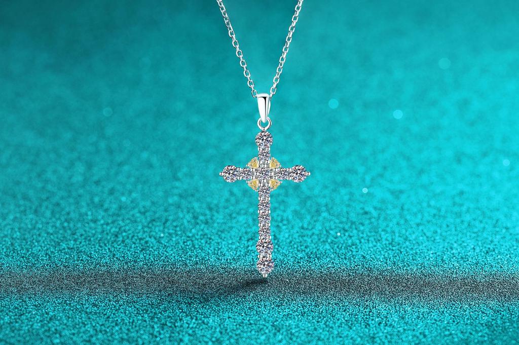 Light luxury Real Platinum PT950 Moissanite Necklace Women's Cross Contrast Color Pendant Women's High-End Jewelry