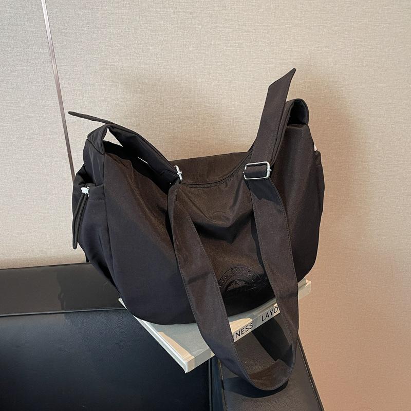 Casual large-capacity canvas bag women's 2025 new trendy commuter versatile shoulder messenger bag slack tote bag