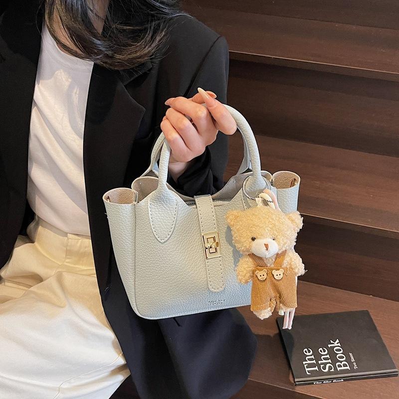 Advanced Sense of Foreign Style Small Bag Women 2025 New Fashion Versatile Messenger Bag Popular Handbag Bucket Bag