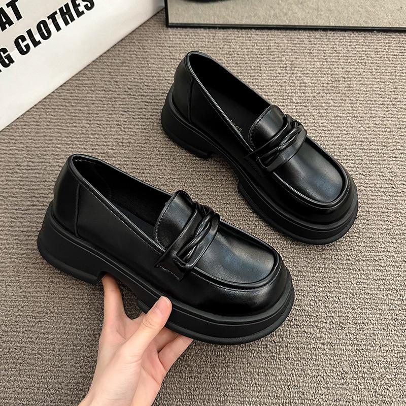 Rundkopf vielseitig Retro schwarze Plateau kleine Lederschuhe Damen 2025 neu Herbst Französischer dicker Absatz Einschlupf-Loafer