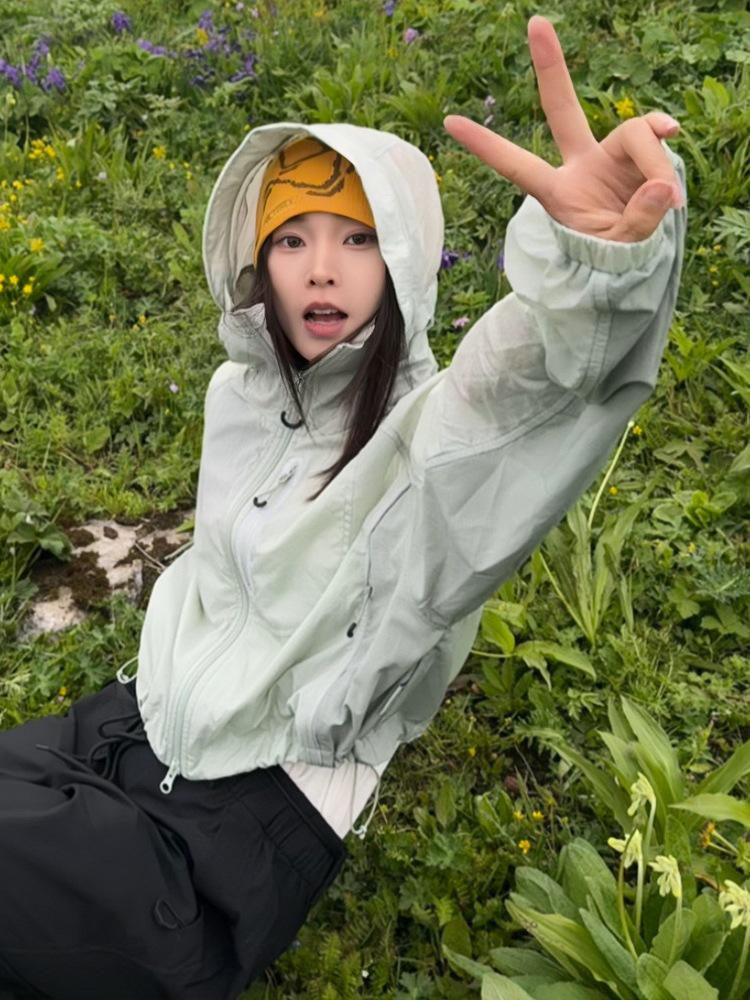 Women's Mint Green Lightweight UV Protection Jacket - Summer Outdoor Breathable, Color Block Design