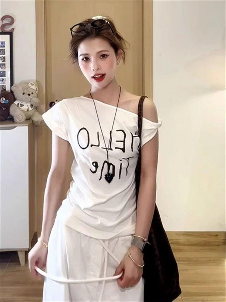 

White One-Shoulder Twist Short Sleeve Women s T-Shirt - Loose Summer Fit with Letter Print. M белый