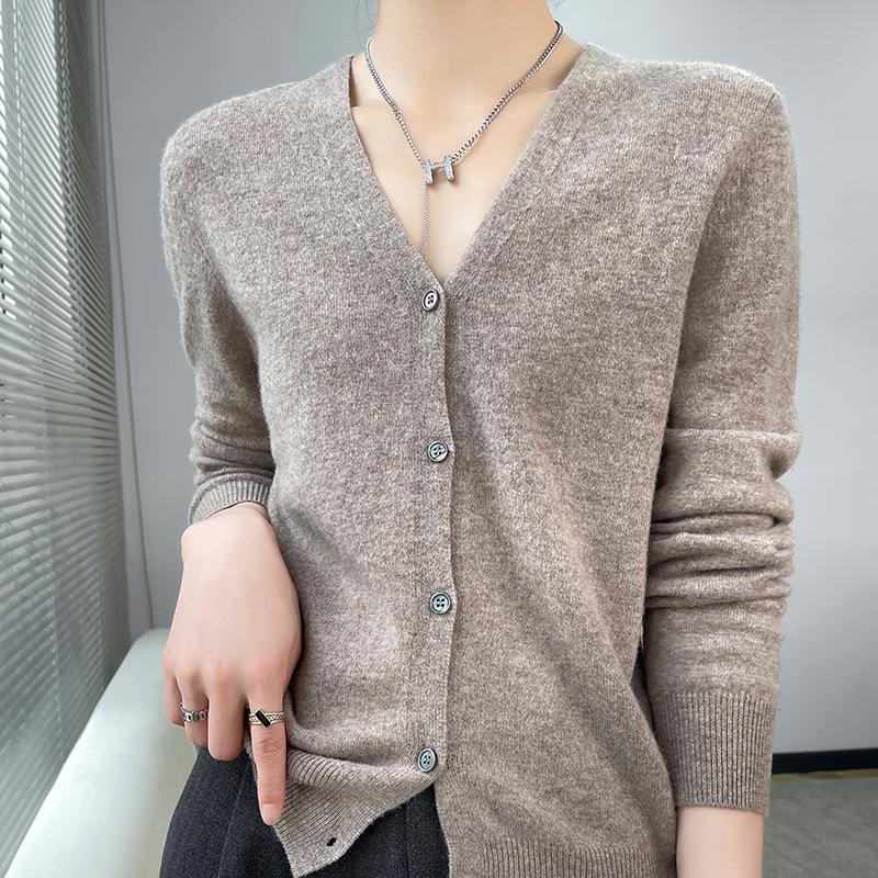 Autumn/Winter 2023 Women's Pure Wool Knit Cardigan Coat with V-Neck and Long Sleeves.
