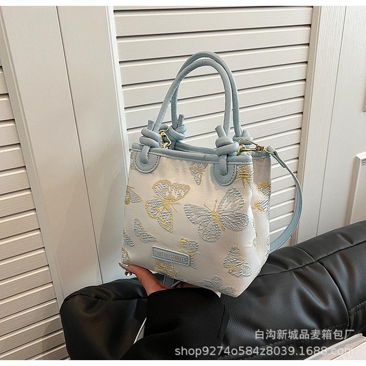 

New Chinese-style portable bucket bag women s 2025 new super fire national style embroidered messenger bag niche design commuter bag синий