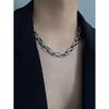 Industrielles & Hip-Hop-Flair: Umarme die rohe, kantige Ästhetik des Industriedesigns kombiniert mit dem straßentauglichen Flair des Hip-Hop.