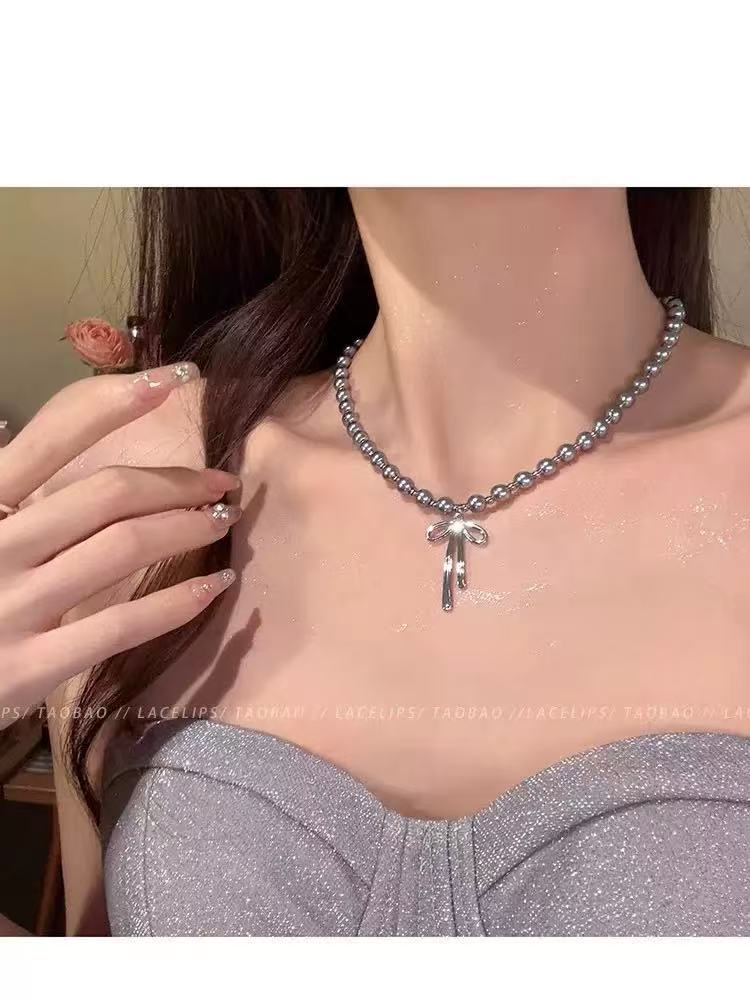 Light luxury style high-end sense super flash zircon water drop necklace niche design gentle wind personality versatile female collarbone chain