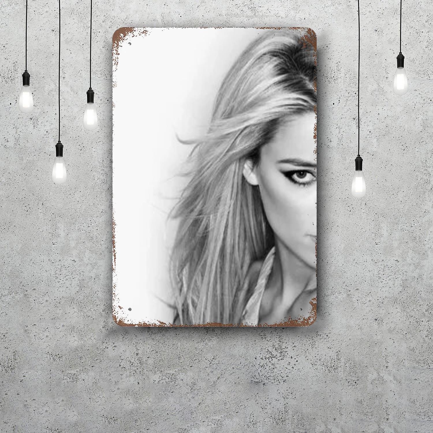 

Amber heard Metal Signs wall decor Vintage Tin Signs Captain Metal Poster Decor for Bar Pub Club Wall Decoration 20x30cm（7.8x11.8inch）