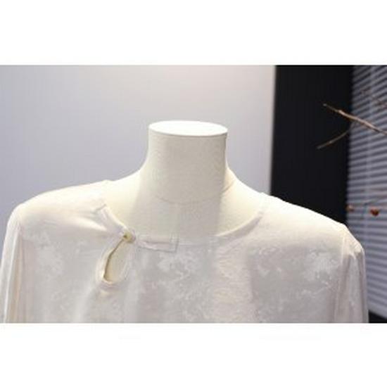 

2026 Spring Arrival: Women s Chinese Traditional Embroidery Vest with Jacquard Frog Button 5XL