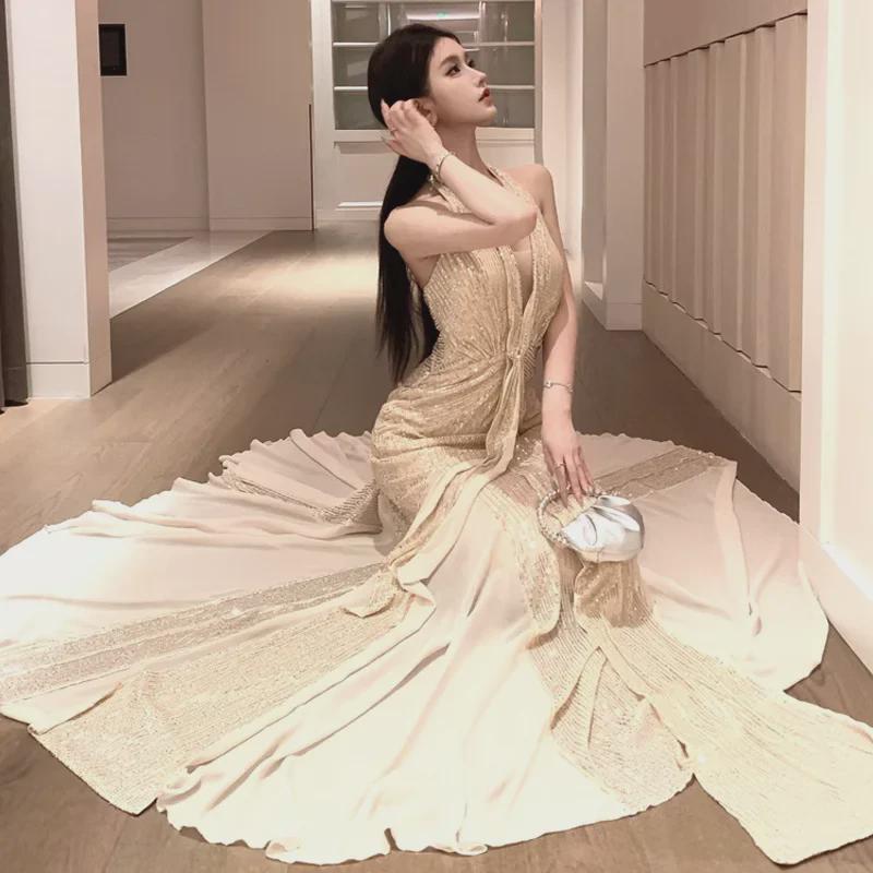 "2024 Celebrity Style Sequin Halter Neck Fishtail Evening Dress"