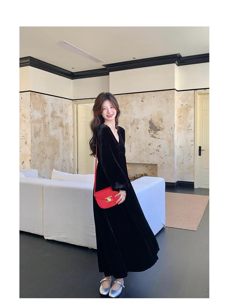 Hepburn Style Gold Velvet Dress: 2024 Autumn French Retro V-Neck, Puff Sleeve, Waist Long Dress