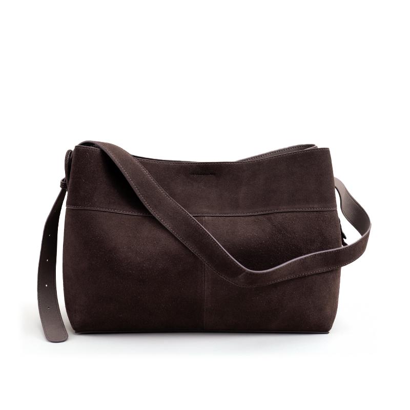 

Brown Suede Crossbody Bag – Minimalist Design with Adjustable Strap for Everyday Style кавовий