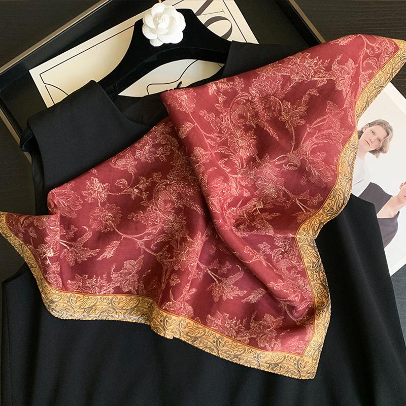 New fashion small square scarf versatile high-end silk scarf women's spring and autumn summer versatile temperament women's printed silk scarf
