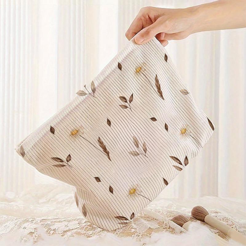 

Large Capacity Corduroy Makeup Bag, Aesthetic Fall Leaves Daisy Print Cosmetic Pouch,Soft Travel Organizer with Zipper for Women