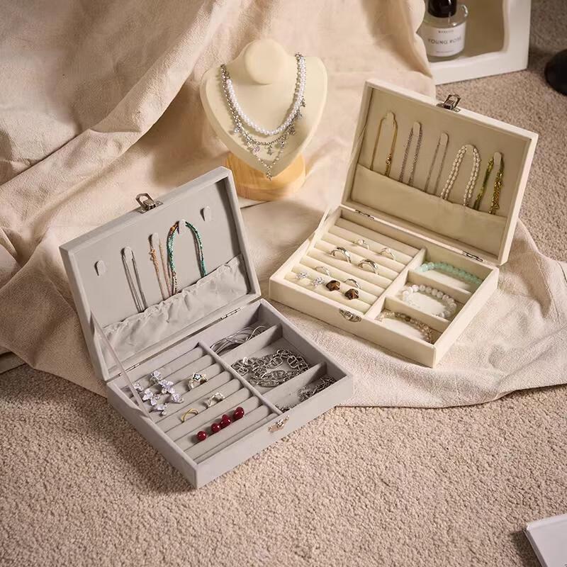 

HANDUNYOU Велика містка фланелева скринька для прикрас