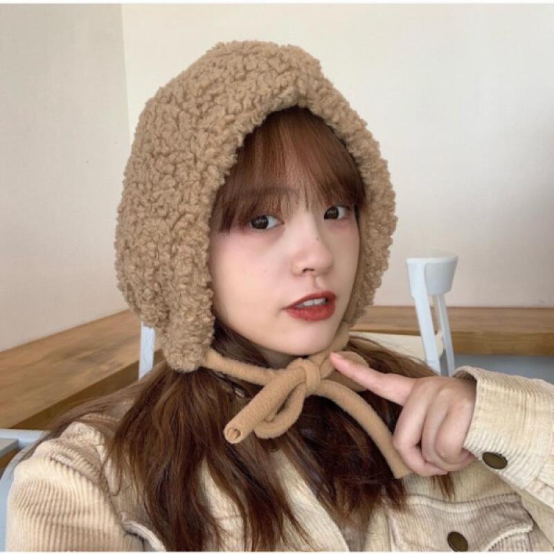 

Poggle hooded winter hat fur hat cream