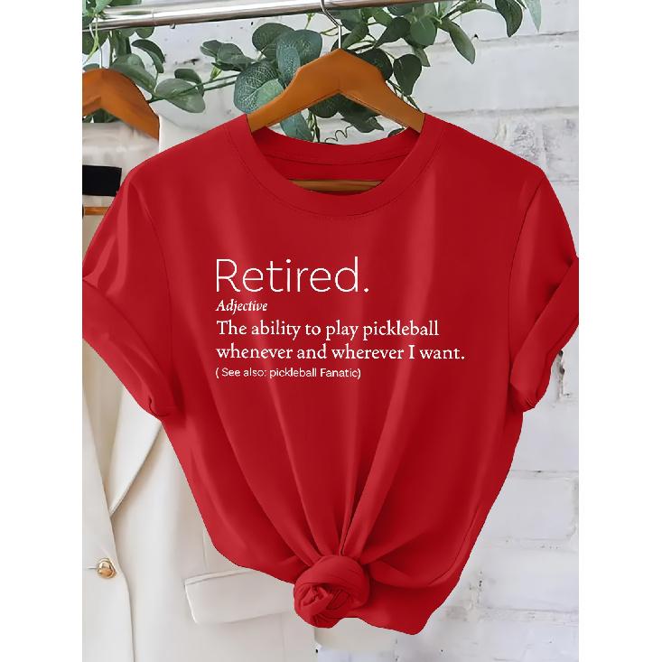 Tema Pensionamento Pickleball Chiamata in pensione in qualsiasi momento Divertimento con il Pickleball Stampa testuale alla moda Stile retrò Camicia a maniche corte da donna Casual per primavera ed estate