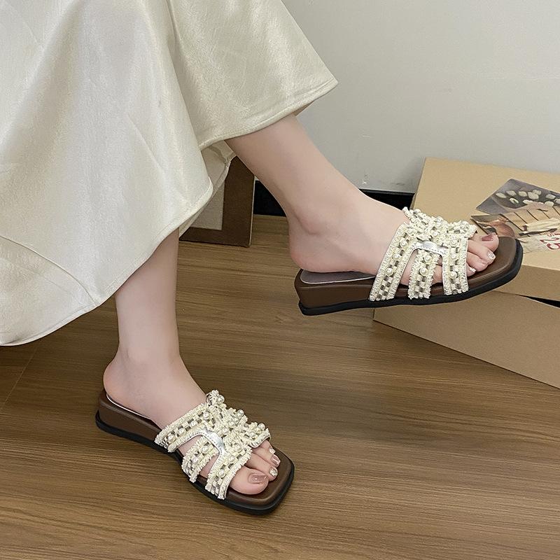 Thick-soled cool slippers for women's summer wear 2025 new beautiful pearl one-word drag with skirt vacation style beach sandals
