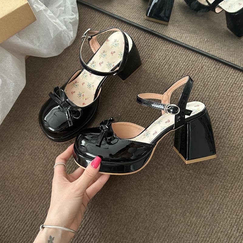 

One word with summer fairy style with skirt women s thick high heels 2025 new bag head sandals French Mary Jane shoes 39 чёрный