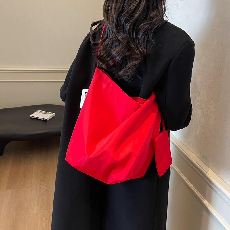 Minimalist Lazy Wind Tote Shoulder Bag Women'S Large Capacity Underarm Bag Student Class Bucket Bag Retro Shopping Bag