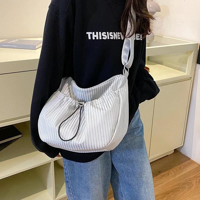 Solid Color Nylon Zipper Product Shoulder Bags Fashionable Soft Simple Bag Hot Sale Large Capacity Casual Crossbody Bag