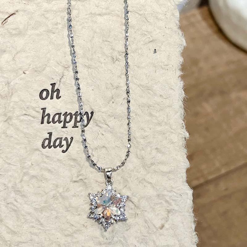 Diamond Heart Necklace: Minimalist Clavicle Chain for Women - Stylish, Versatile Korean Design