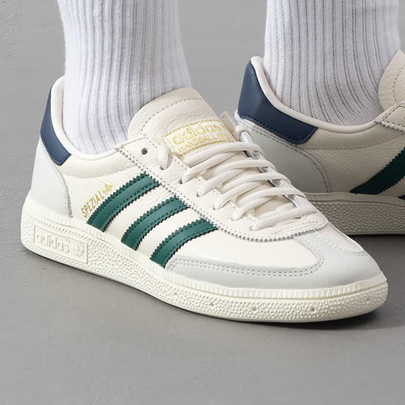 

Adidas JH5451 Unisex Seasonal Lifestyle Sneakers 36