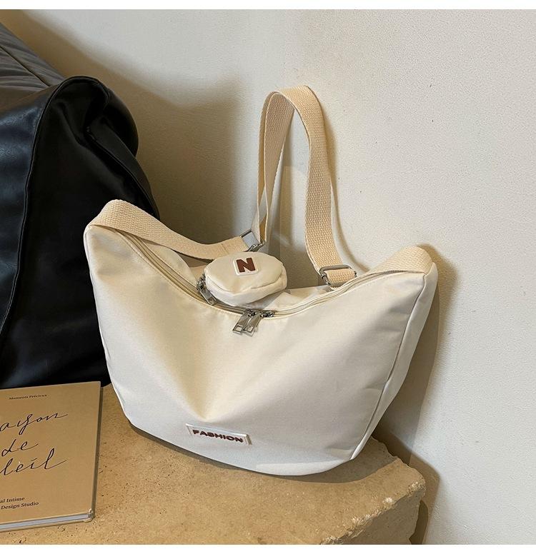 New casual large-capacity solid color fashionable versatile shoulder nylon waterproof student commuting ladies messenger bag